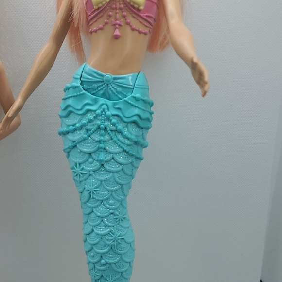 Mattel Dolls with Blonde Hair and Colorful Outfits - Picture 4 of 14